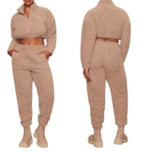 SKIMS Pants - Skims Knit Sherpa Teddy Cozy Jogger Pant in Desert Tan size XL
